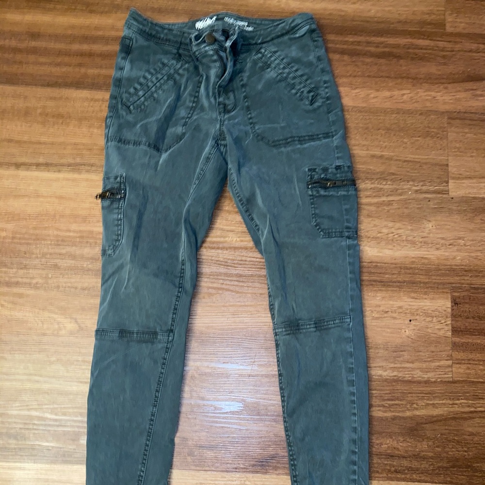 olive cargos